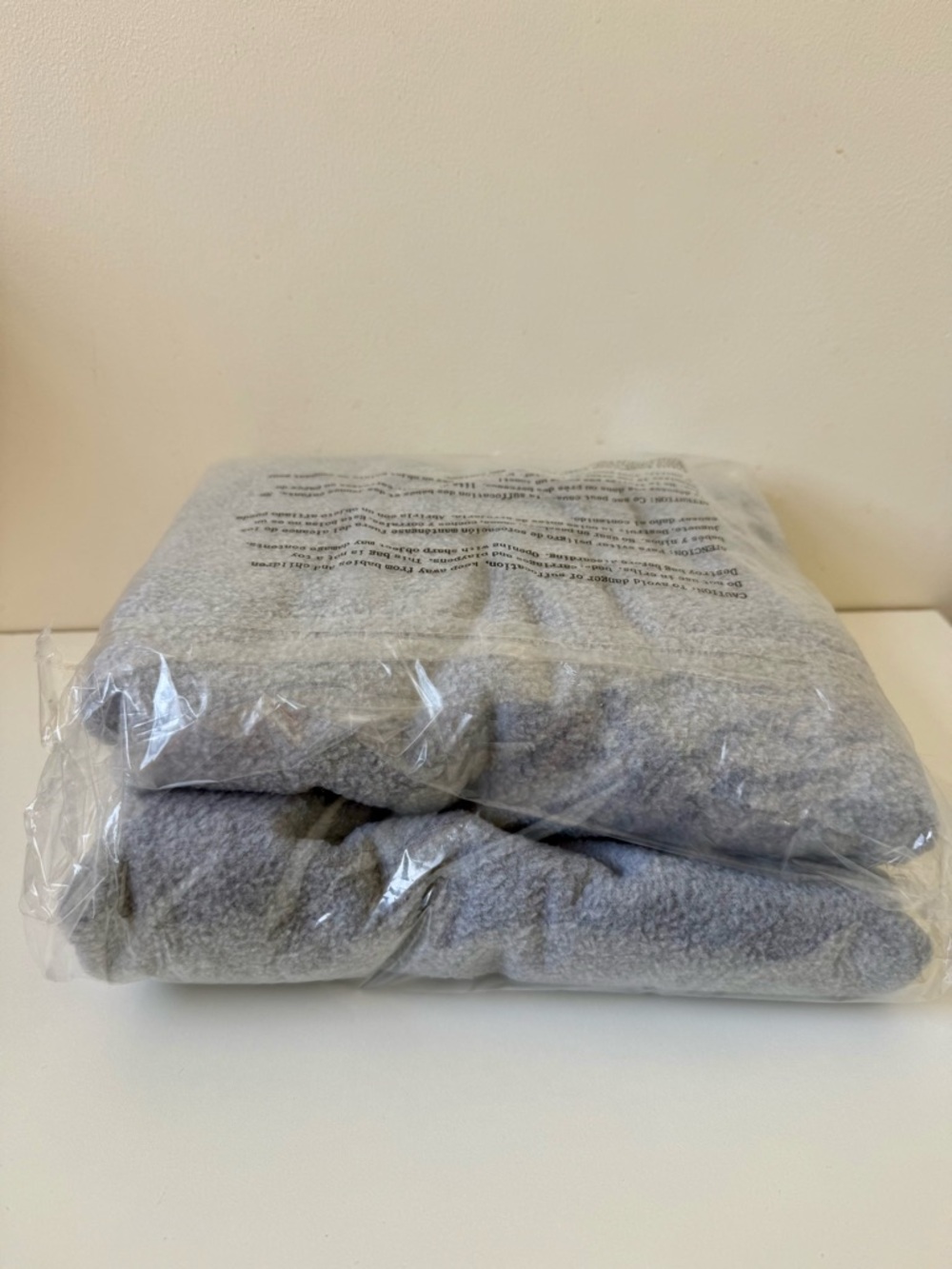 Snuggie Varsity Grey Sleeve Blanket Boxed - Picture 2 of 6